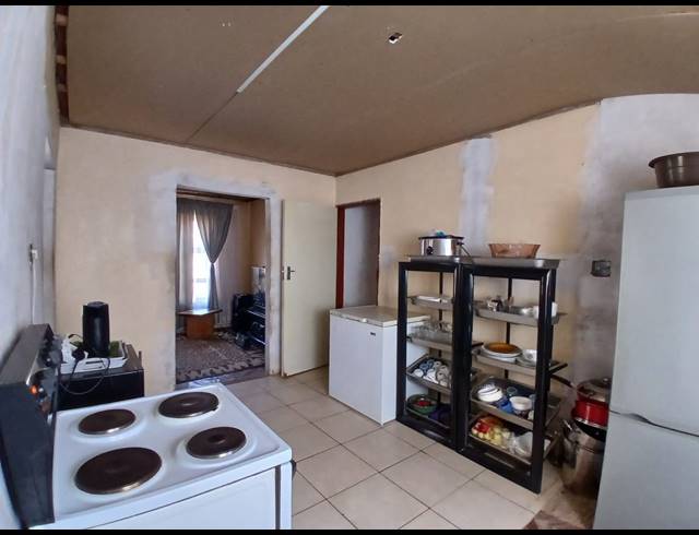 3 BEDROOM HOUSE FOR SALE IN LAKESIDE